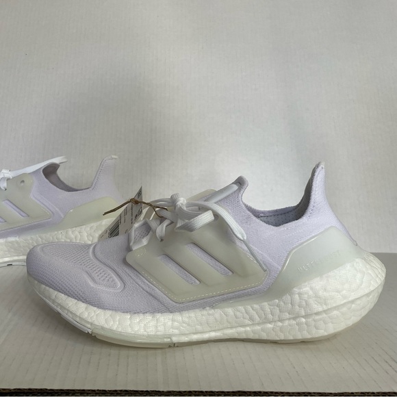 Adidas Shoes Women’s Size 8 UltraBoost 22
Triple White Running Sneakers GX5459 - Picture 2 of 8